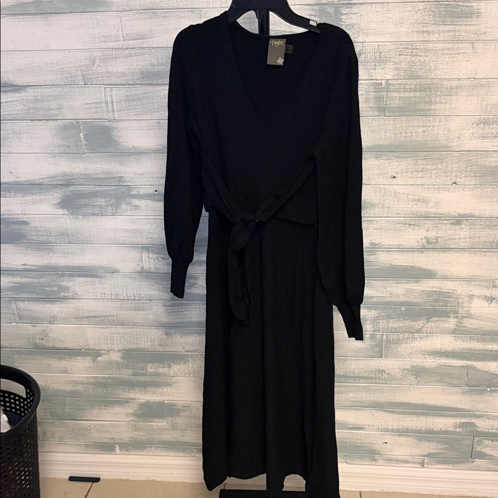 Taylor Black Tie Waist Midi Dress Size M Long Sleeve V-Neck 46” Length Classic